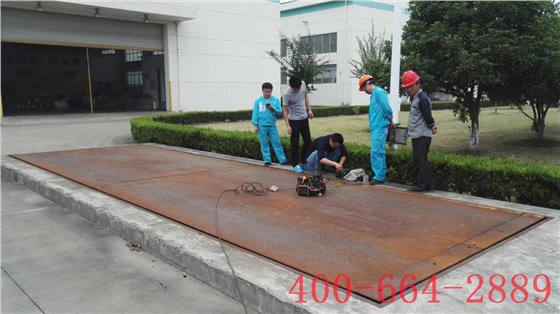 汽車電子地磅維修現(xiàn)場